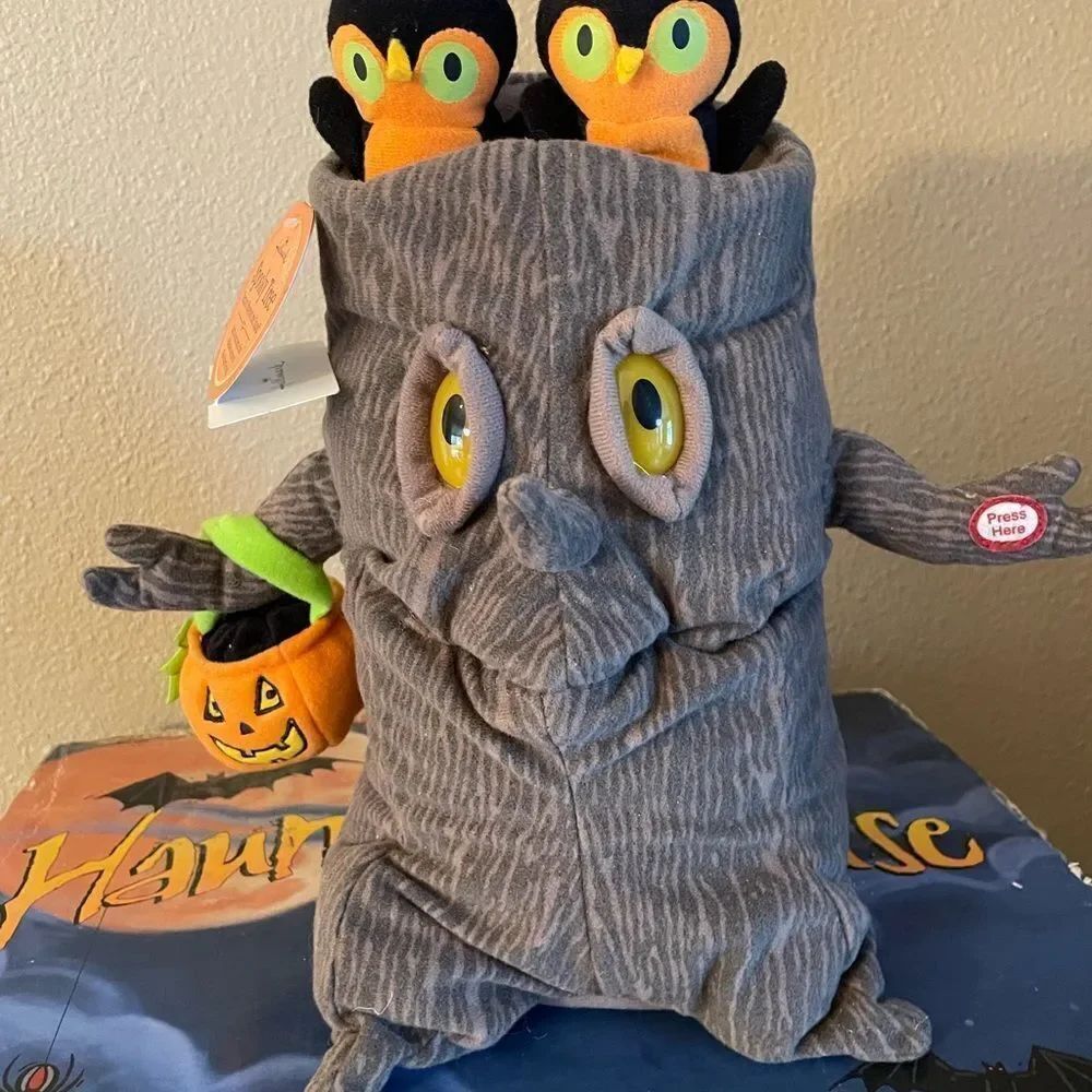 Hallmark Spooky Tree Trunk Owls Musical Plush Halloween Decoration NWT